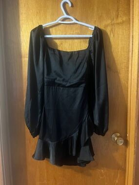 Woman’s Lovely Day Black Long-Sleeve Ruffle-Hem Dress Small
